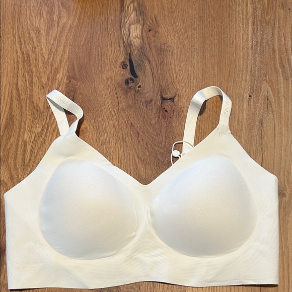 Neiwai Other - Neiwai Cloud Cream Seamless Bra NW231WU1141 Wireless Comfort Medium/Large NWT
